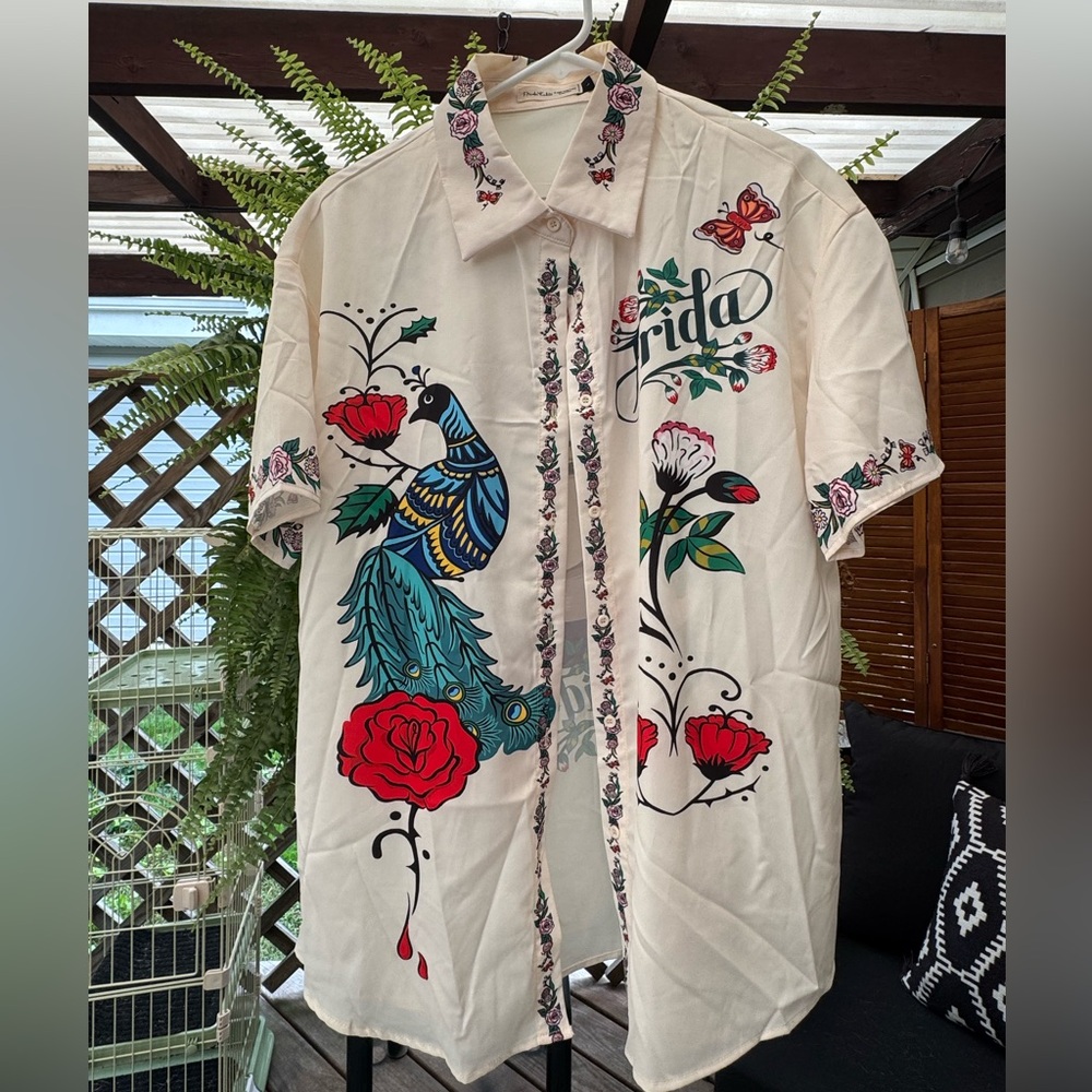 🎨 Frida Kahlo Silk Button-Up Shirt – Women’s Large 🎨 - Picture 2 of 8